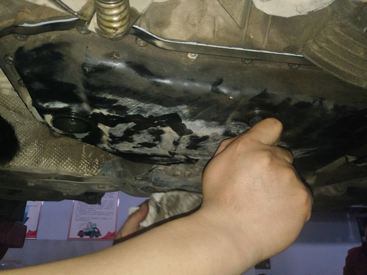 大众帕萨特领驭2.8更换变速箱油,大众新领驭手动挡换变速箱油