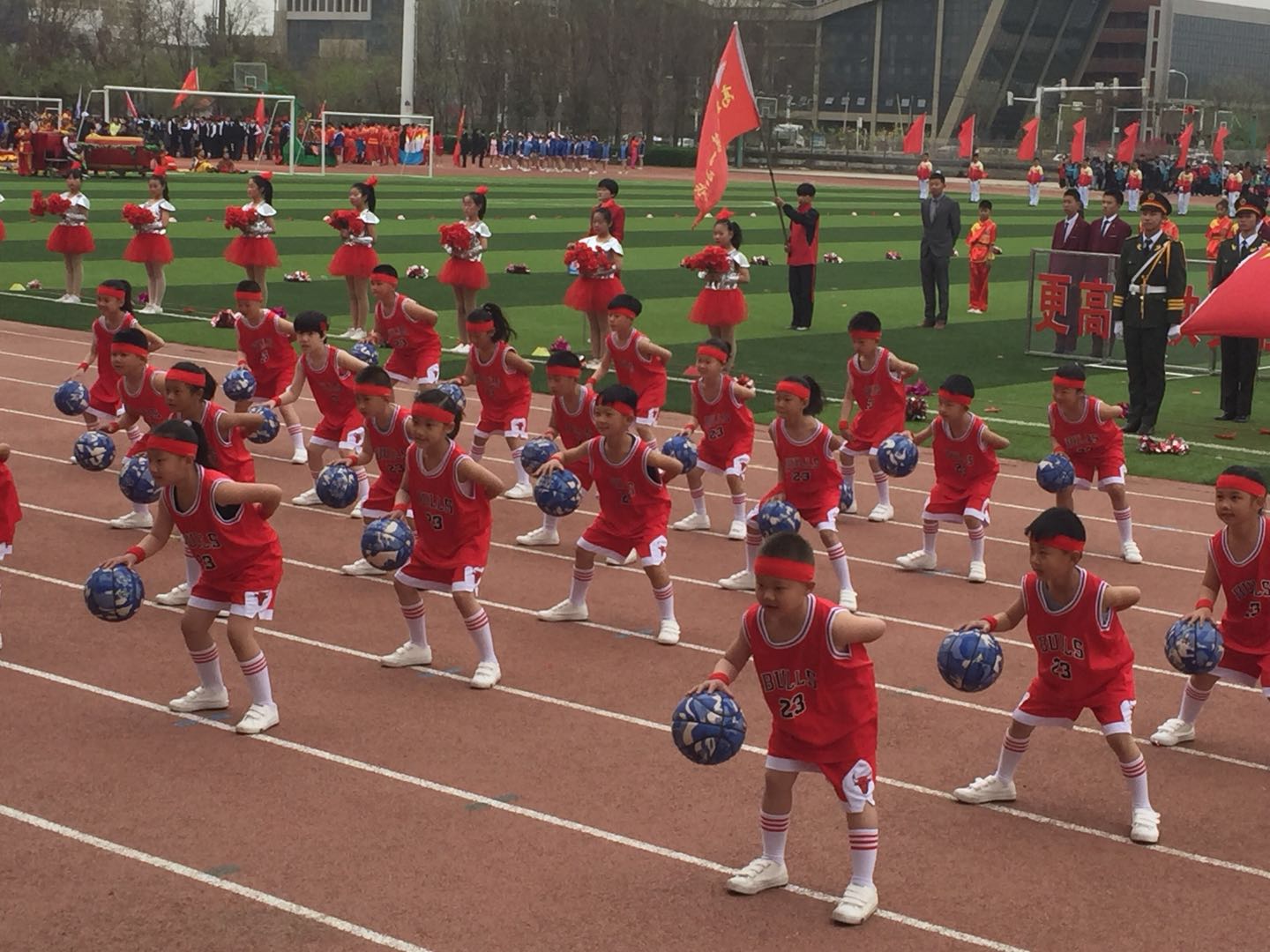 有趣的运动会小学生,一个运动会的游戏