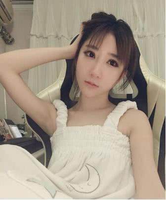 鏂楅奔鐨勬柊涓夐獨鐜扮姸,鏂楅奔鐩存挱涓夐獨浠嬬粛