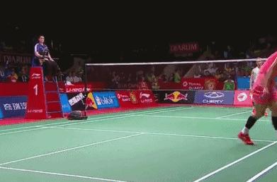 羽毛球接发常见七种错误发法视频,羽毛球接发球技巧和手法图解教学