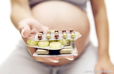 孕早期出血怎么办伴有血块,孕早期绒毛膜下出血