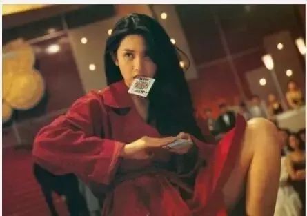 邓丽君和小鲜肉对话,为什么圆脸的邓丽君魅力无人能敌