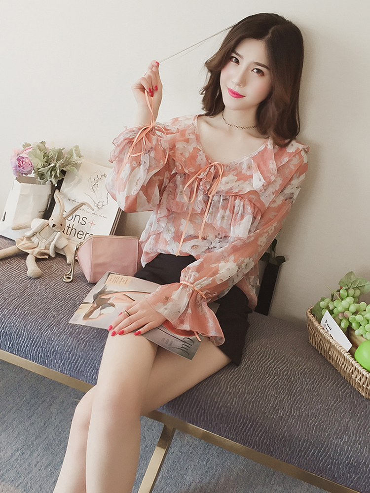 时尚新颖的雪纺碎花衫,简单大气的雪纺衫穿出高雅的气质