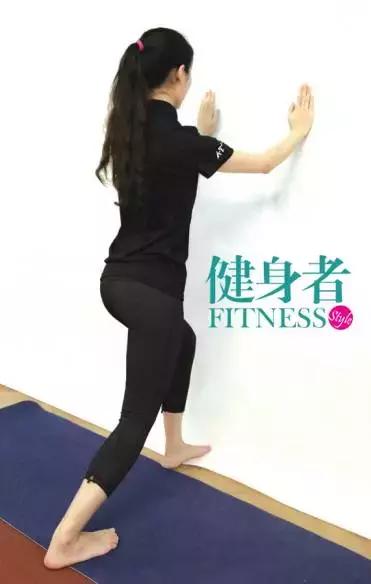 跑步后静力牵拉动作有哪些,跑步中途简单拉伸后再继续跑