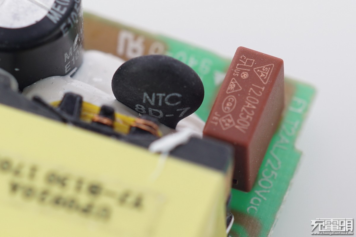 魅族充电器二换一,魅族原装充电器拆解