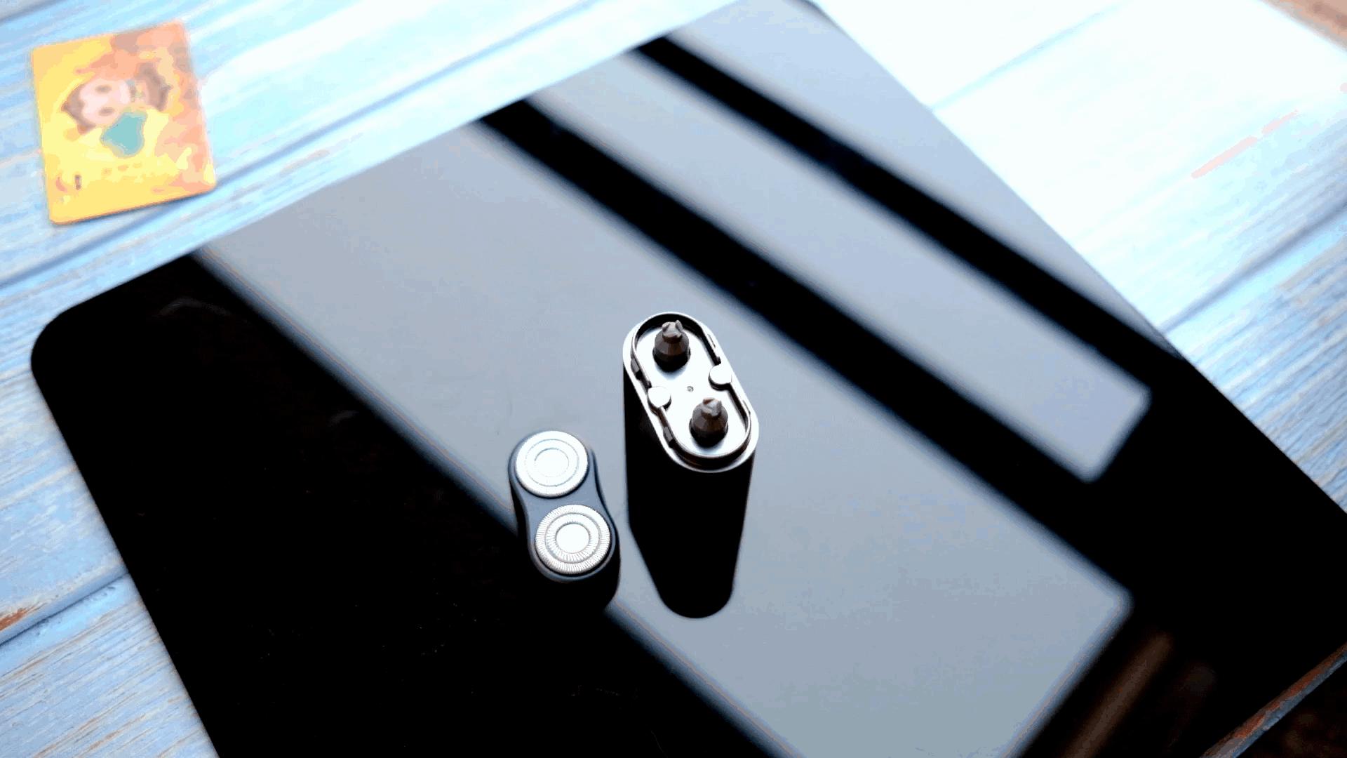 米家百元新品出差必备的掌中剃须刀，飞利浦表示很紧张