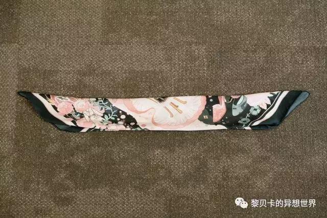 丝巾多种佩戴方式,丝巾的四种佩戴方式