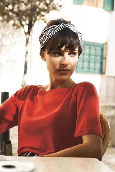 丝巾怎样系才好看？系法好胜过买几百件配饰