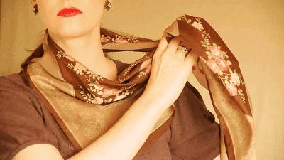 时尚高端珍珠扣丝巾高贵系法配饰,丝巾怎么系比较好看而且简单方便