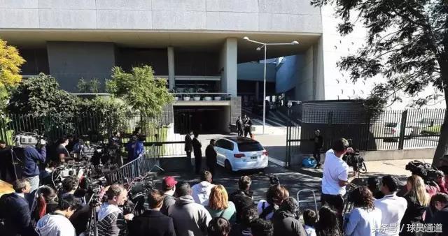 31岁篮球天才娶大10岁二婚妻子,球王娶了一个一米八的老婆