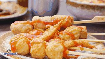 这家店用六星级面粉做凉皮配东北鸡架爆好吃,一般人还不让加盟…