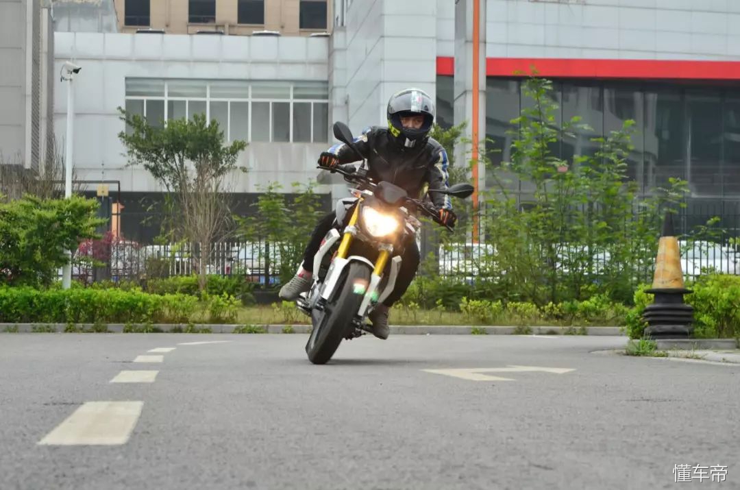 宝马摩托车入门款g310r参数表,宝马入门摩托车g310s