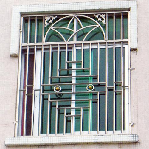 你们家的防盗窗都铺什么,你家的防盗窗装对了吗