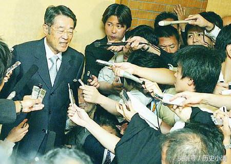 他是买下日本1/6土地的世界首富，身价远超比尔盖茨，现却蹲监狱