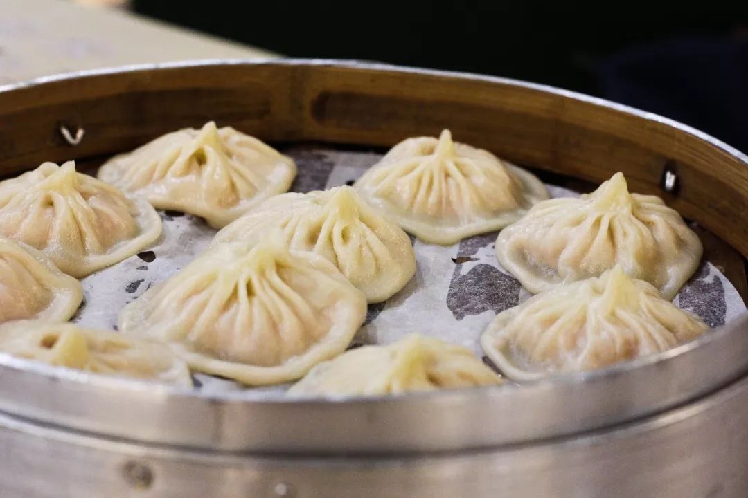 100元吃一天路边摊,100元吃一天饭