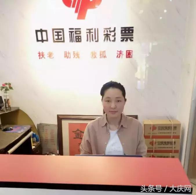 女子花15元买彩票以为中了1000元,男子赊账买彩票竟然中了556万