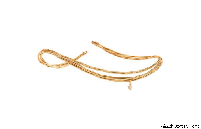 如何自己戴上项链,自己如何给自己戴项链