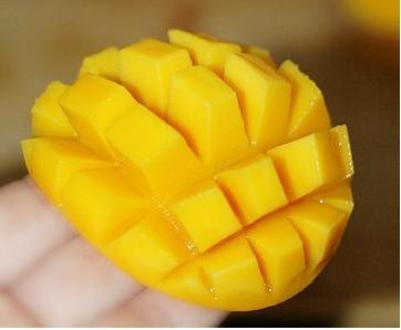 快速剥软皮荔枝,怎么剥荔枝简单不费手