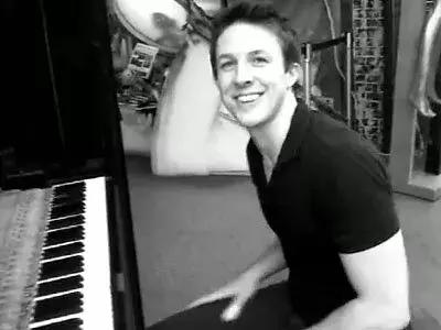 【MH访谈】离开伦敦投行和5万月薪，去街头弹钢琴的英国小哥