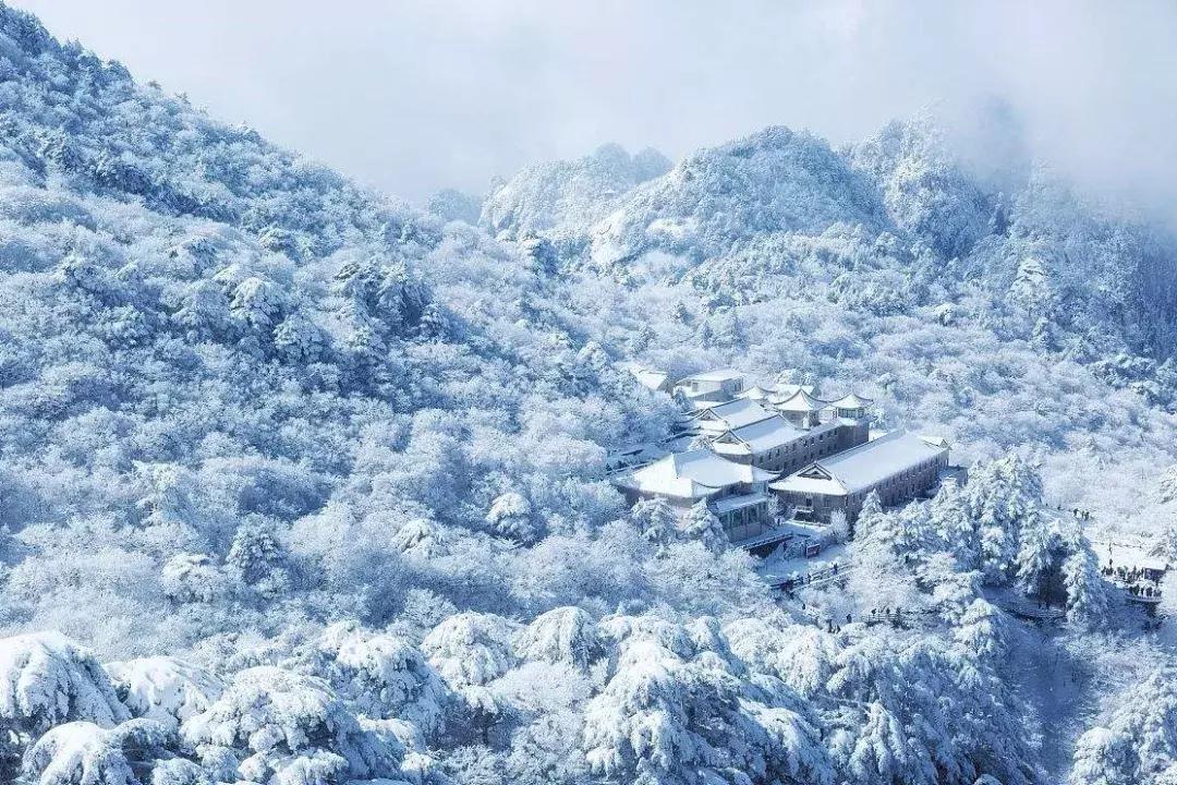 黄山的简历,作家黄山的简历