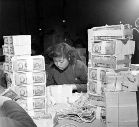 100元购买力相当于70年代多少,7080年代的10块钱能买什么