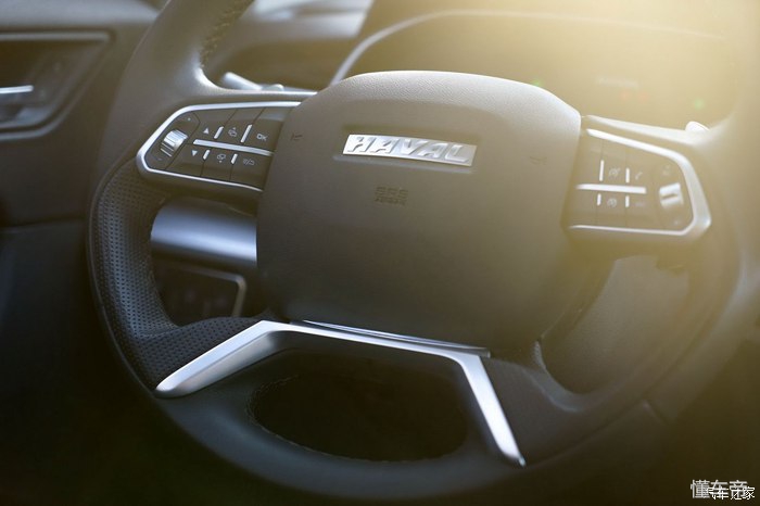 哈弗h6蓝标1.5t测评,第三代哈弗h61.5t2.0t选哪个好