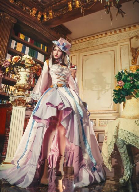 曾因爱好cosplay被家人赶出家门，如今她们做到了淘宝cos类目NO.1