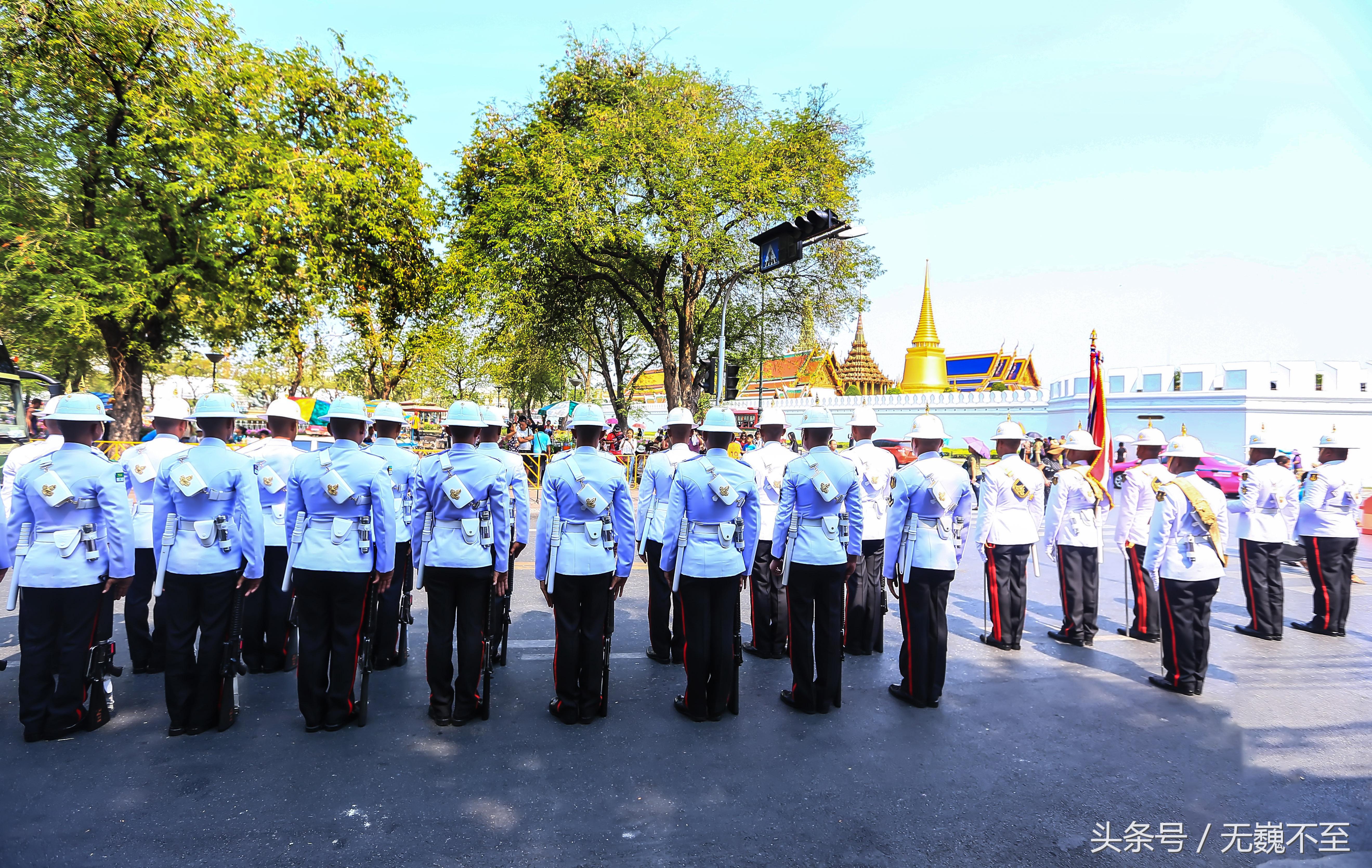 踏春曼谷，泼水大战前竟然先把泰国皇家卫队“检阅”一遍