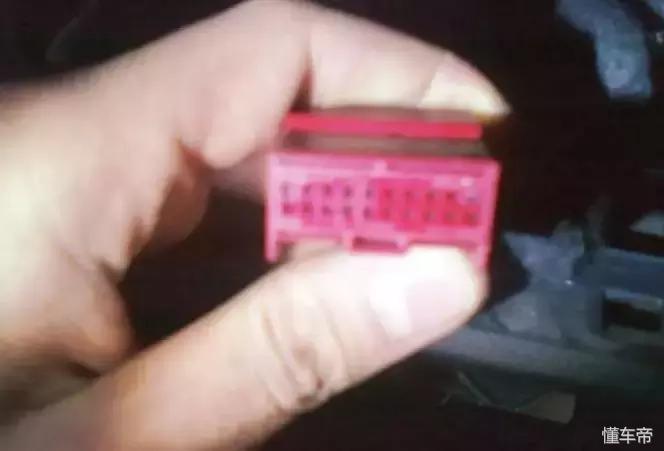 奥迪q7esp灯亮什么原因,奥迪q7epc灯亮怎么回事