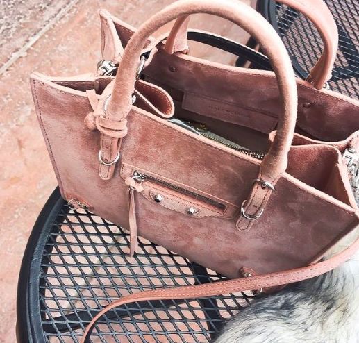 不管是LV还是VL,只要靠自己努力买的，就是可贵的！