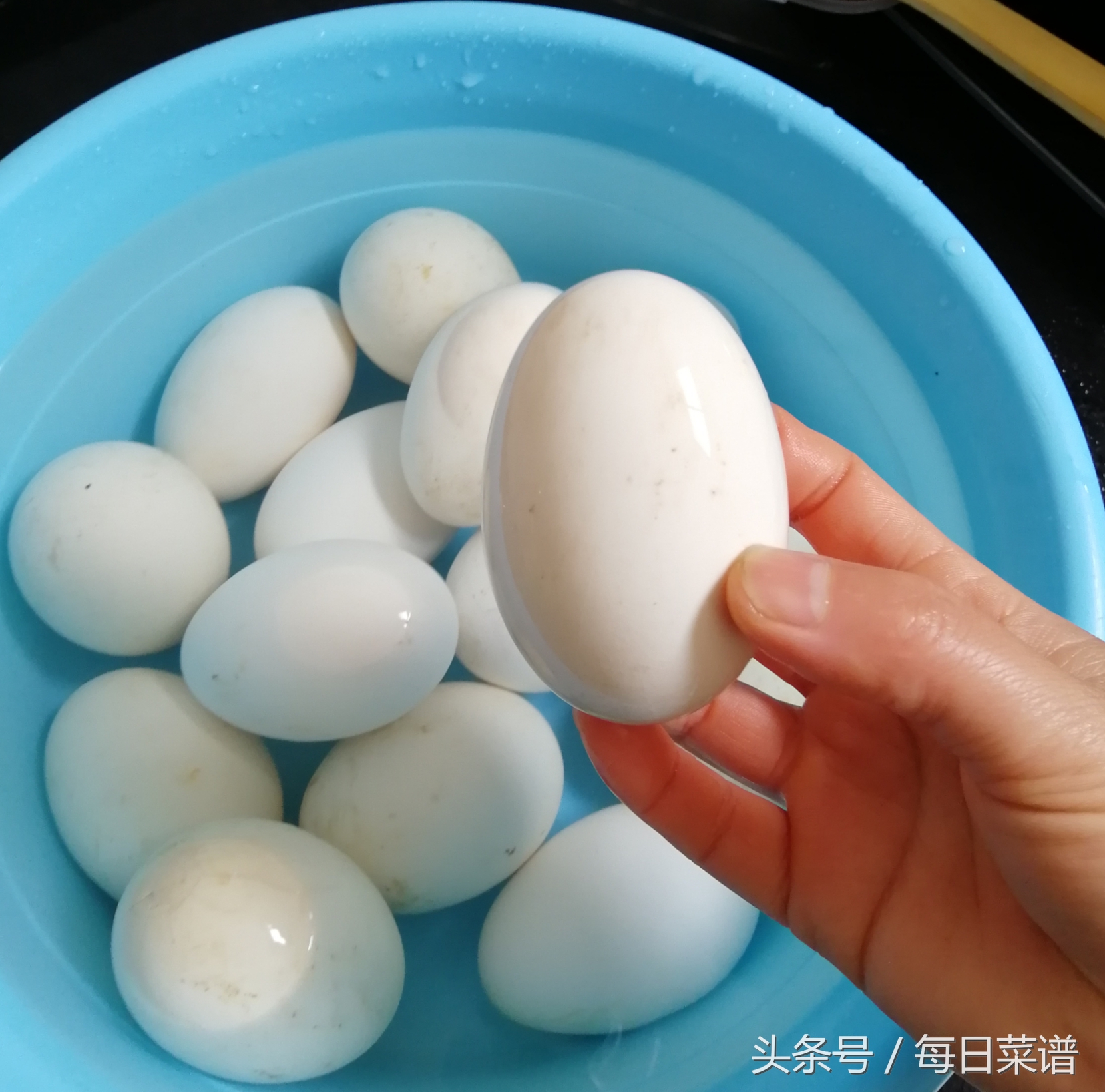 腌鸡蛋和鹅蛋怎么腌好吃,草木灰怎么腌咸鹅蛋才流油