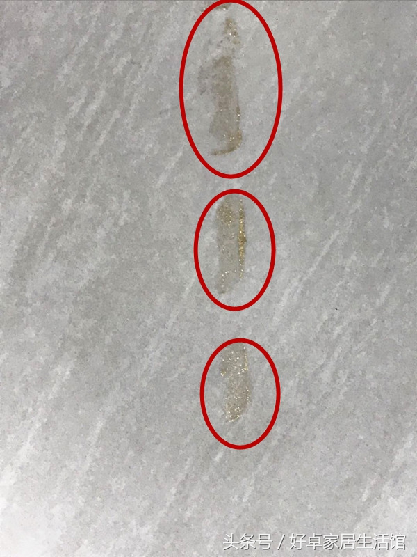 瓷砖美缝剂沾到衣服上怎么去除,美缝剂粘在瓷砖上怎么清理