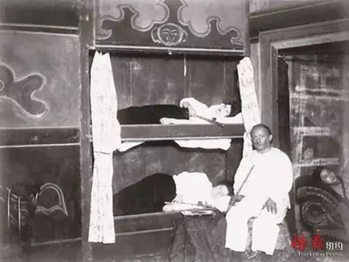 *片鸦**迷幻！探秘早年妖魔化的纽约华埠烟馆