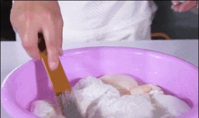 怎么洗衣服干净又不会磨损衣服,什么丝绸衣服不腐烂不起球