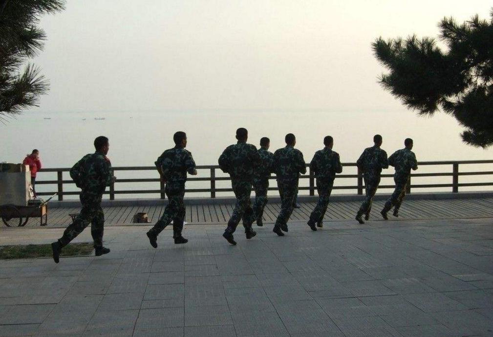 每天跑步时感觉小腿肌肉很胀,每天跑步变胖了是怎么回事