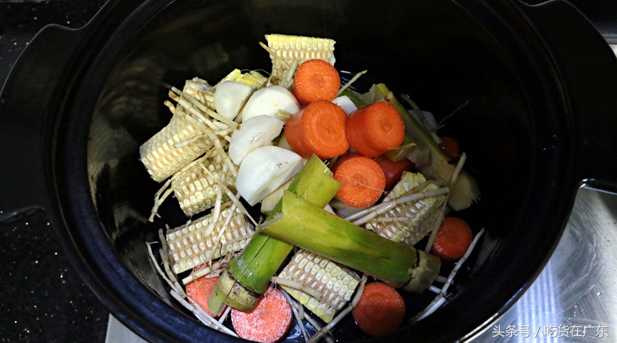 茅根鱼腥草甘蔗胡萝卜马蹄水功效,咳嗽发高烧可以喝甘蔗茅根马蹄水