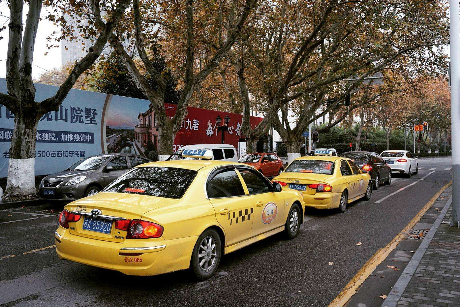 南京出租车试点融合派单，乘客享受快车价，司机收入涨五成