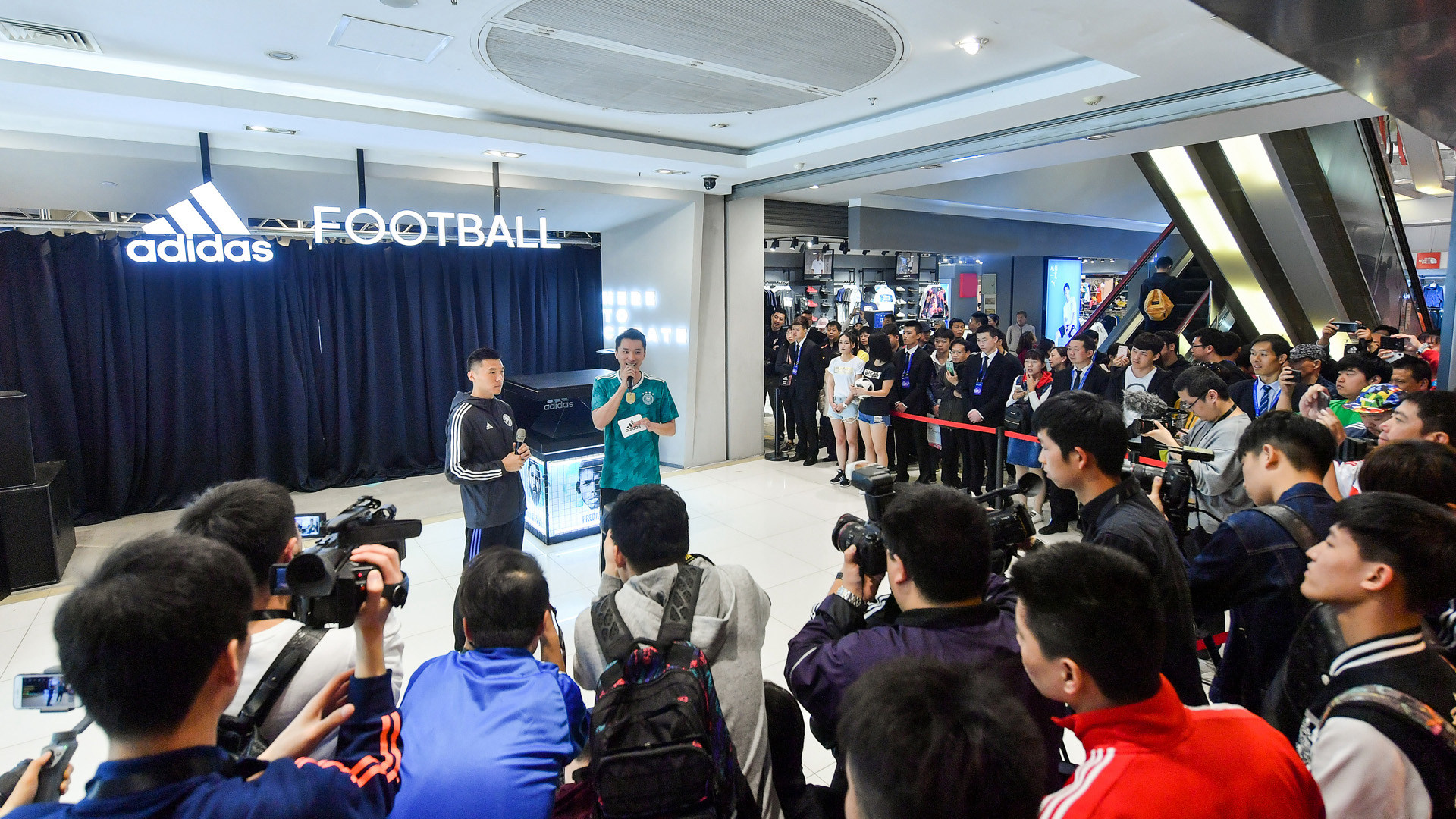 北京法雅环球阿迪达斯,北京阿迪达斯足球