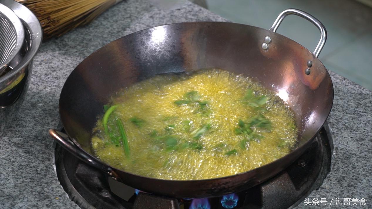 川味红油怎么练红的发黑,川味红油怎么做才香又红又亮