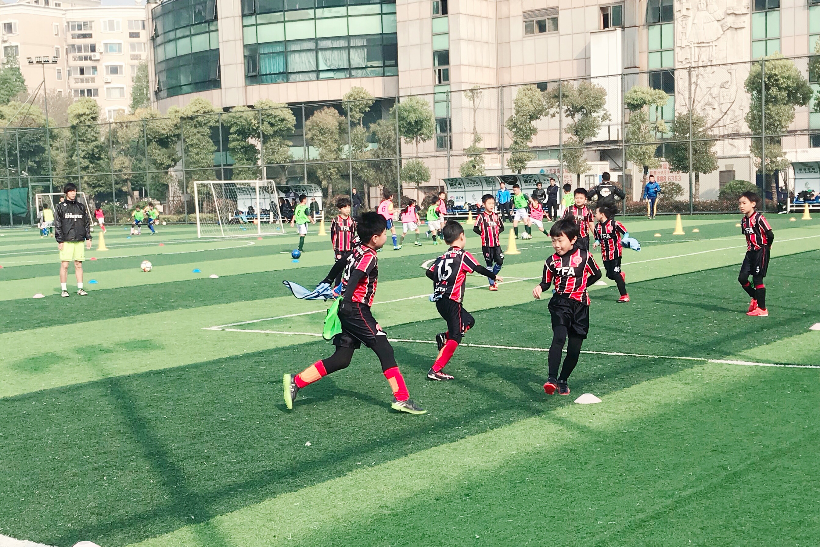 日本足球青训基本功训练,日本足球青训球感游戏