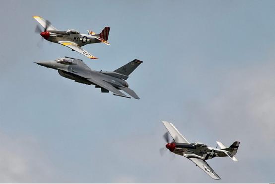 比p51野马先进的战斗机,p51野马战斗机引擎