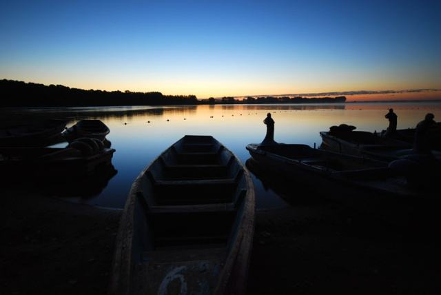 哈尔滨野狼湖,为东北最大的内陆平原湖,是野生狼栖息的天然场所