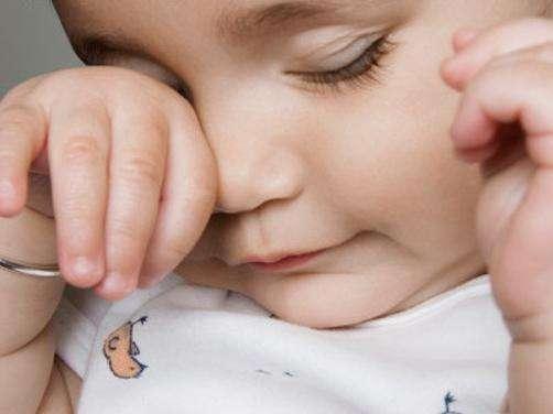 宝宝眼屎怎么清理是最好的方式,怎么正确的给宝宝清理眼屎