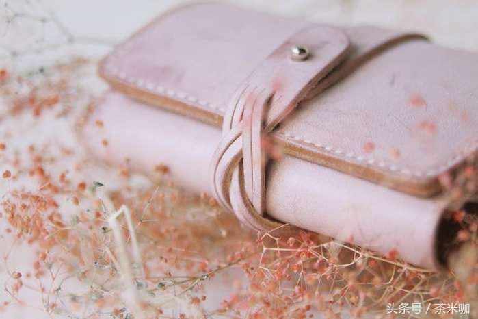 精致的手工小钱包,手拿的钱包