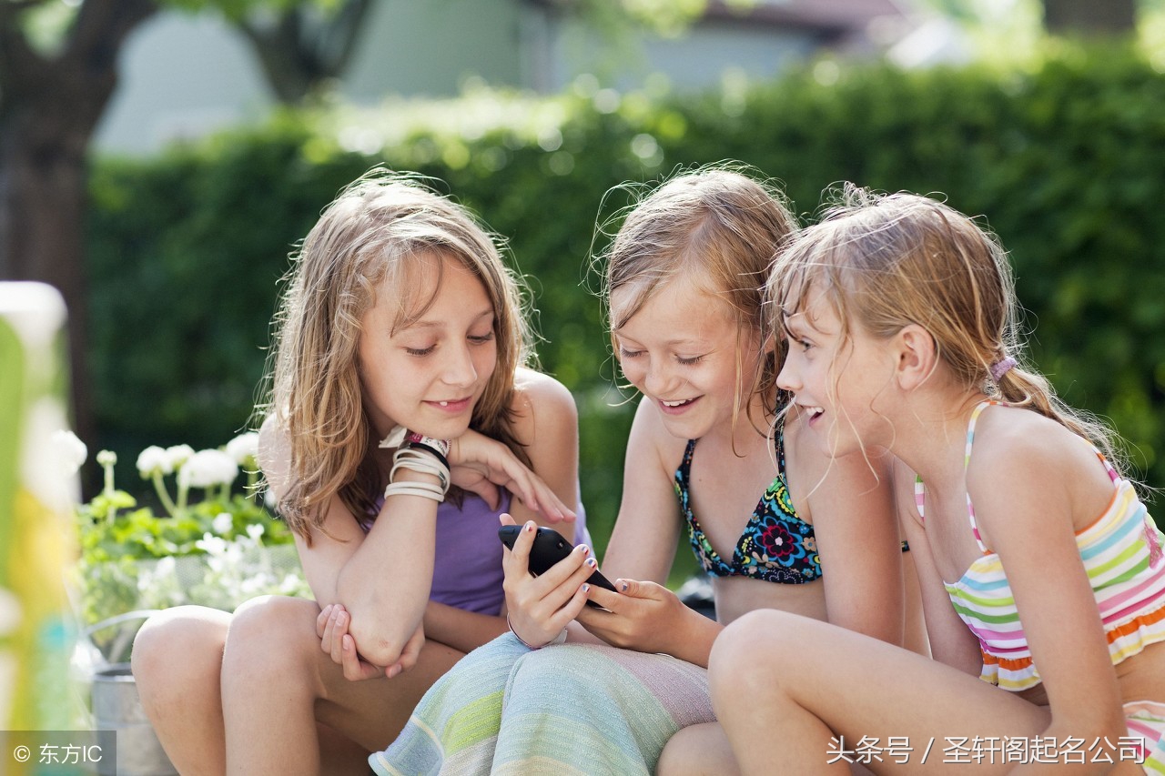 草字头和三点水洋气女孩名字,三点水旁的字有哪些女孩名字