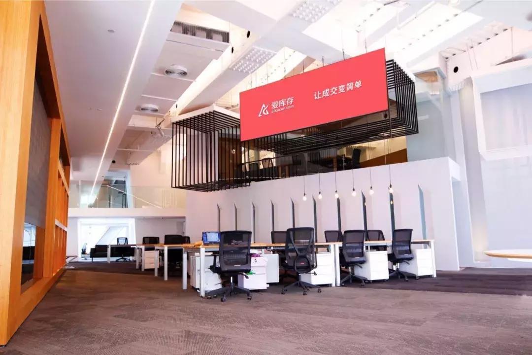 听说今年很多厂倒闭了是真的吗,服装厂几年不生产衣服大家够穿不