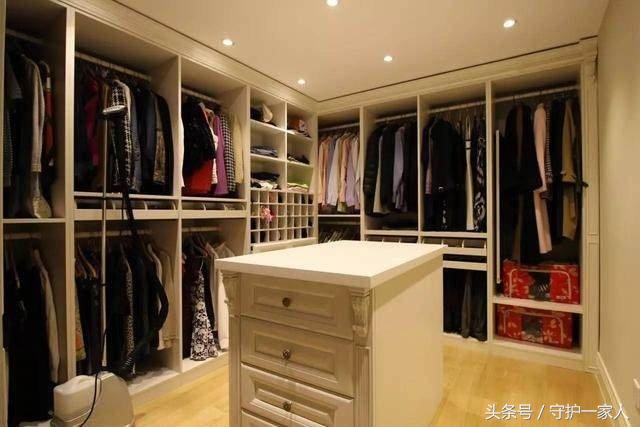 说她是华语歌坛一姐你不信,看看这样的豪宅你还敢不相信吗?