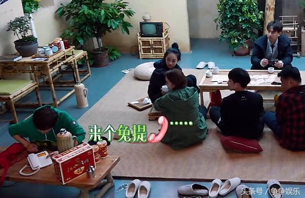 张杰用方言说话被何炅一秒认出,张杰参加节目全程说英语还被认出