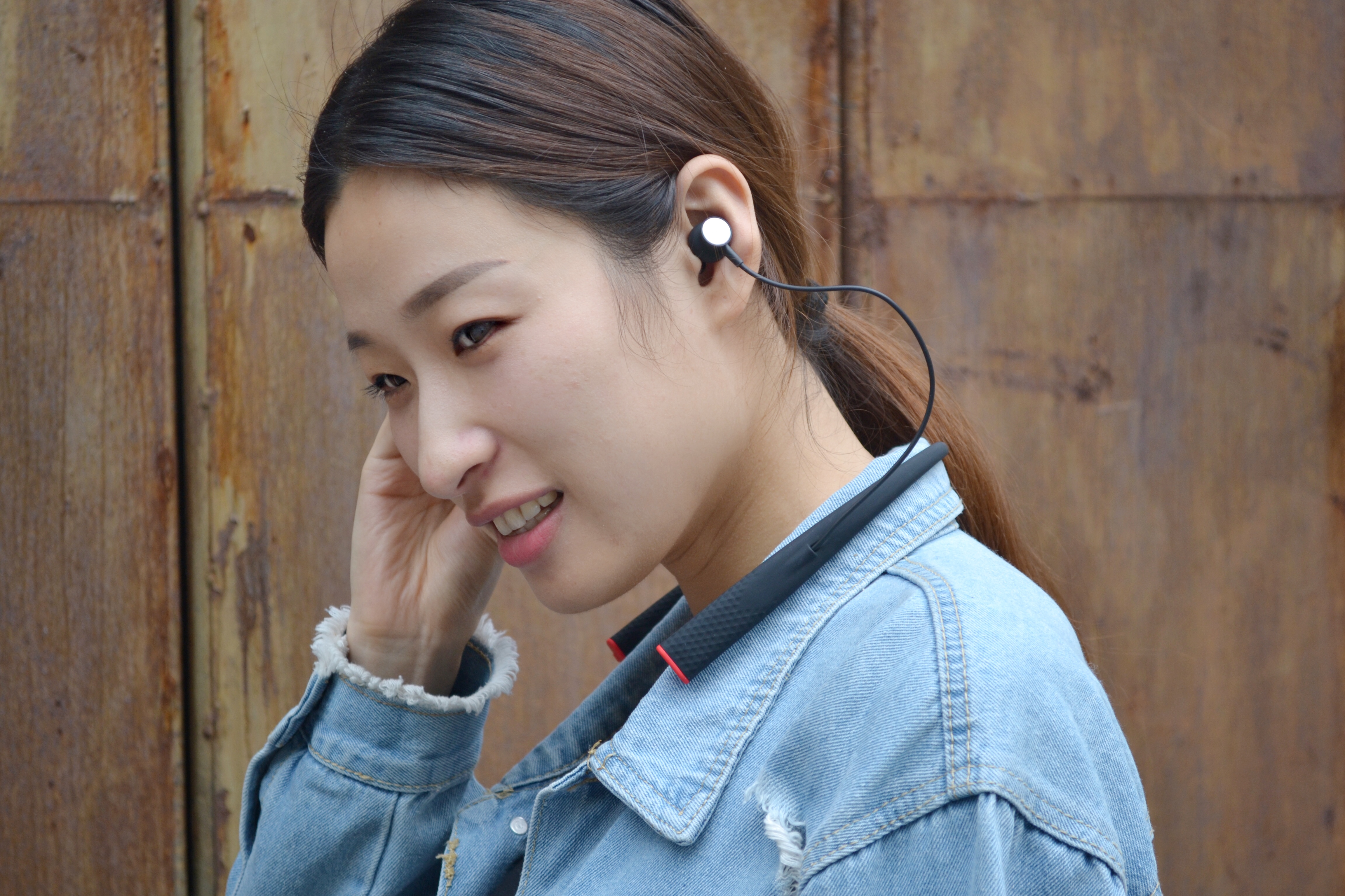 运动休闲范，超高性价比，itoosKA2项圈式音乐蓝牙耳机试听