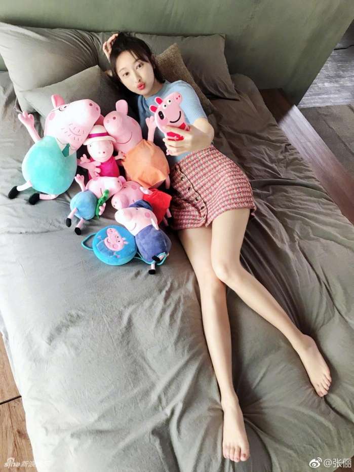 小猪佩奇身上纹，精致的猪猪女孩不止赵丽颖，张俪的这张简直满分